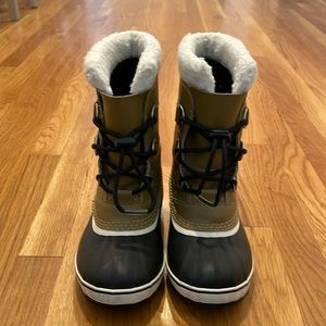 Sorel boots size 4